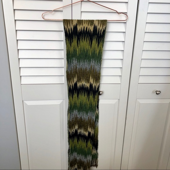 20% OFF🌟Tolani Weeds Scarf in Green/Black - Picture 2 of 13